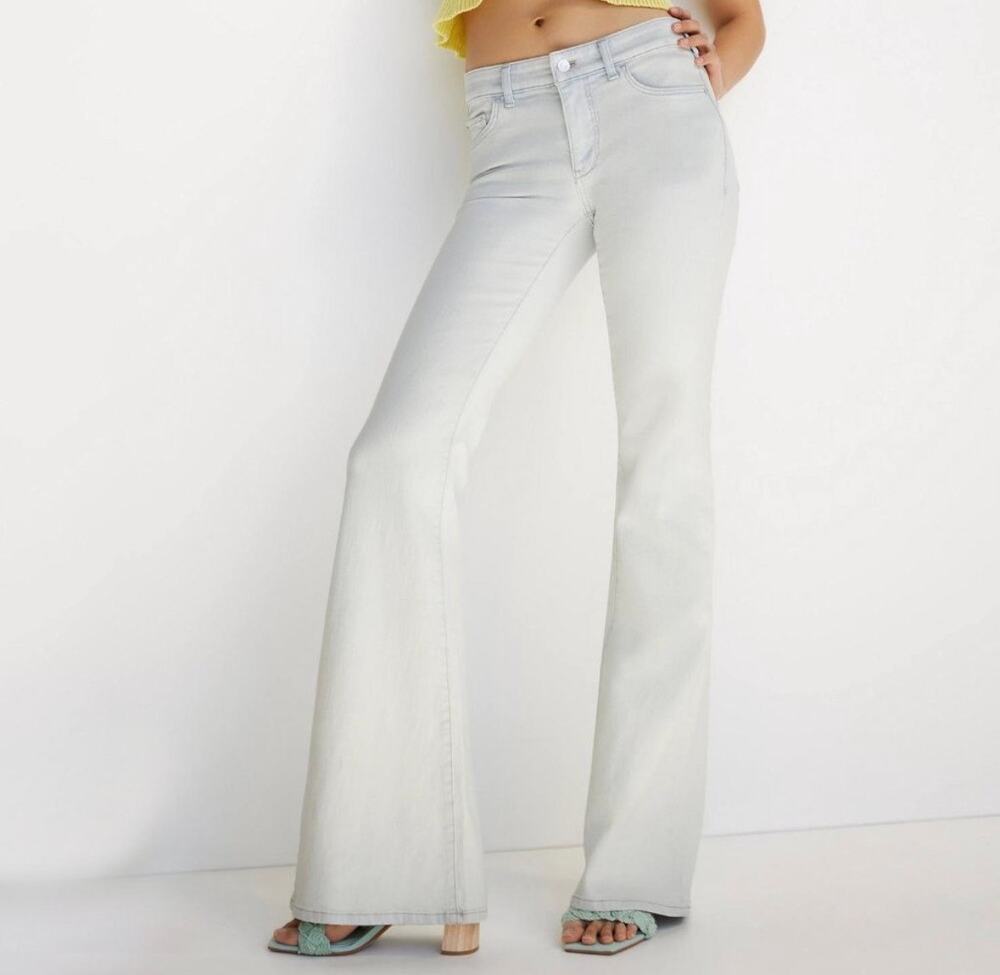NEW Anthropologie Pilcro Low-Rise Flare Jeans Denim Light Wash 25 Boho Festival
